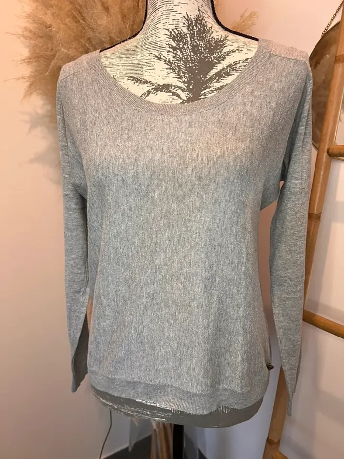 Pull gris