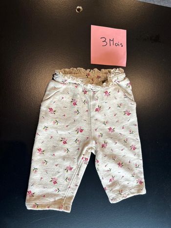 Pantalon beige fleuri
