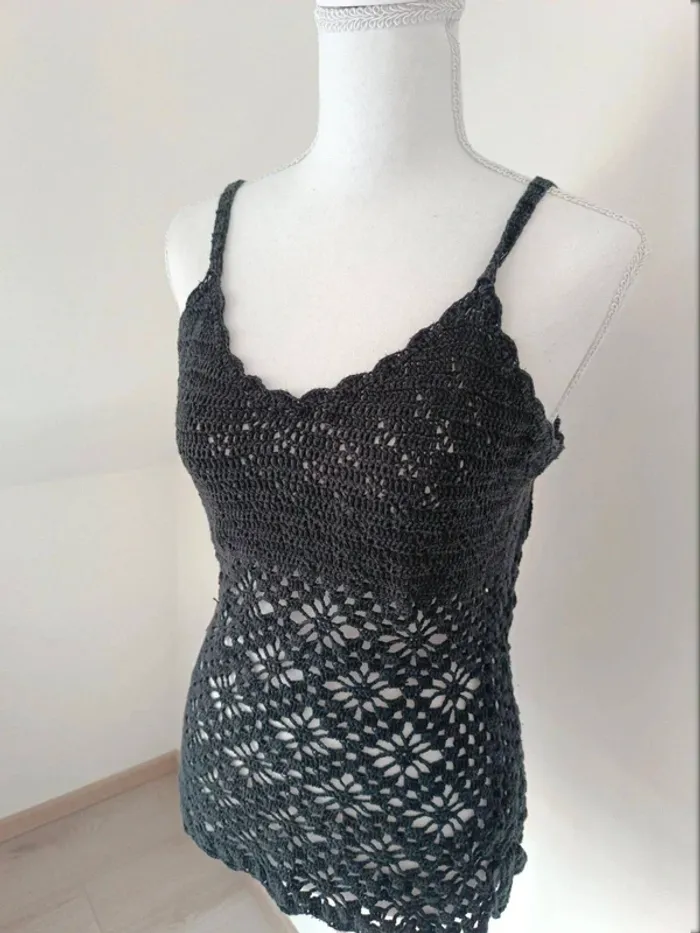 🖤 Top crochet noir ajouré – fait main style bohème – small - photo numéro 3