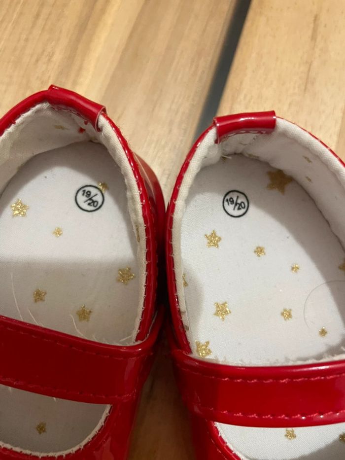 Une paire de ballerines pointure 19/20 - photo numéro 4