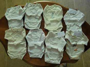 Lot de 8 bodies 1 mois