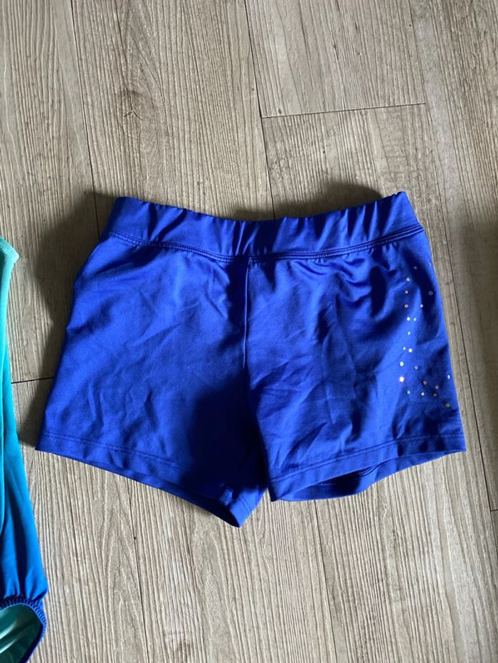Juste corps de gymnastique avec short - photo numéro 2