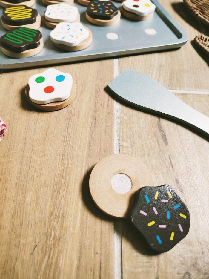 🍪Dinette plateau gâteaux /cookies à scratch en bois et accessoires marque Melissa et Doug - photo numéro 4