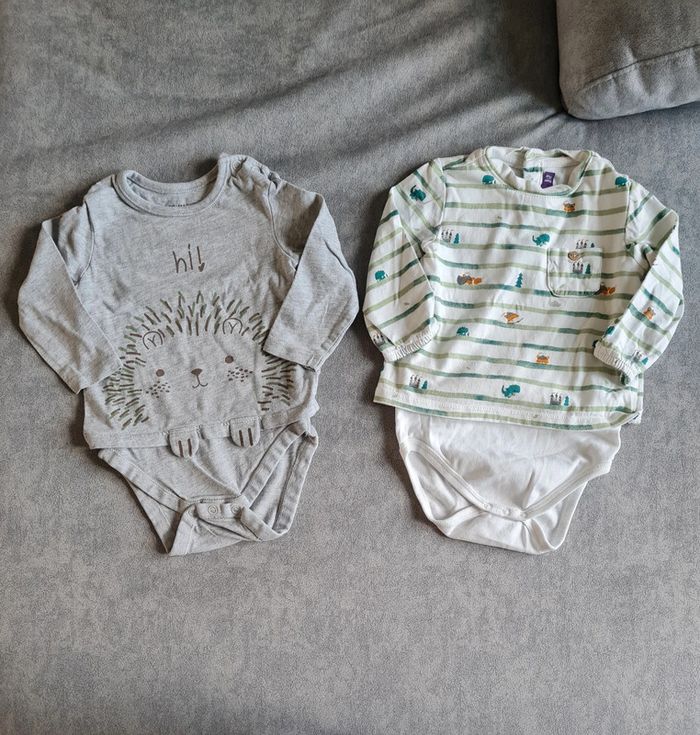 Lot de 2 bodie T shirt 12 mois