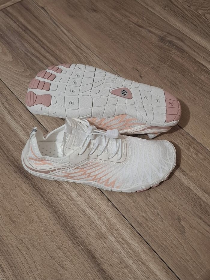 Basket femme légère sport finesse piscine plage aquatique blanc mauve