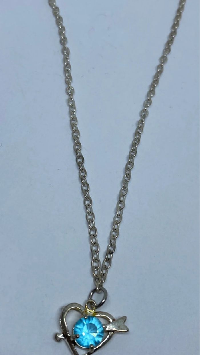 Collier fantaisie avec pendentif en forme de Coeur et une pierre bleue turquoise - photo numéro 5