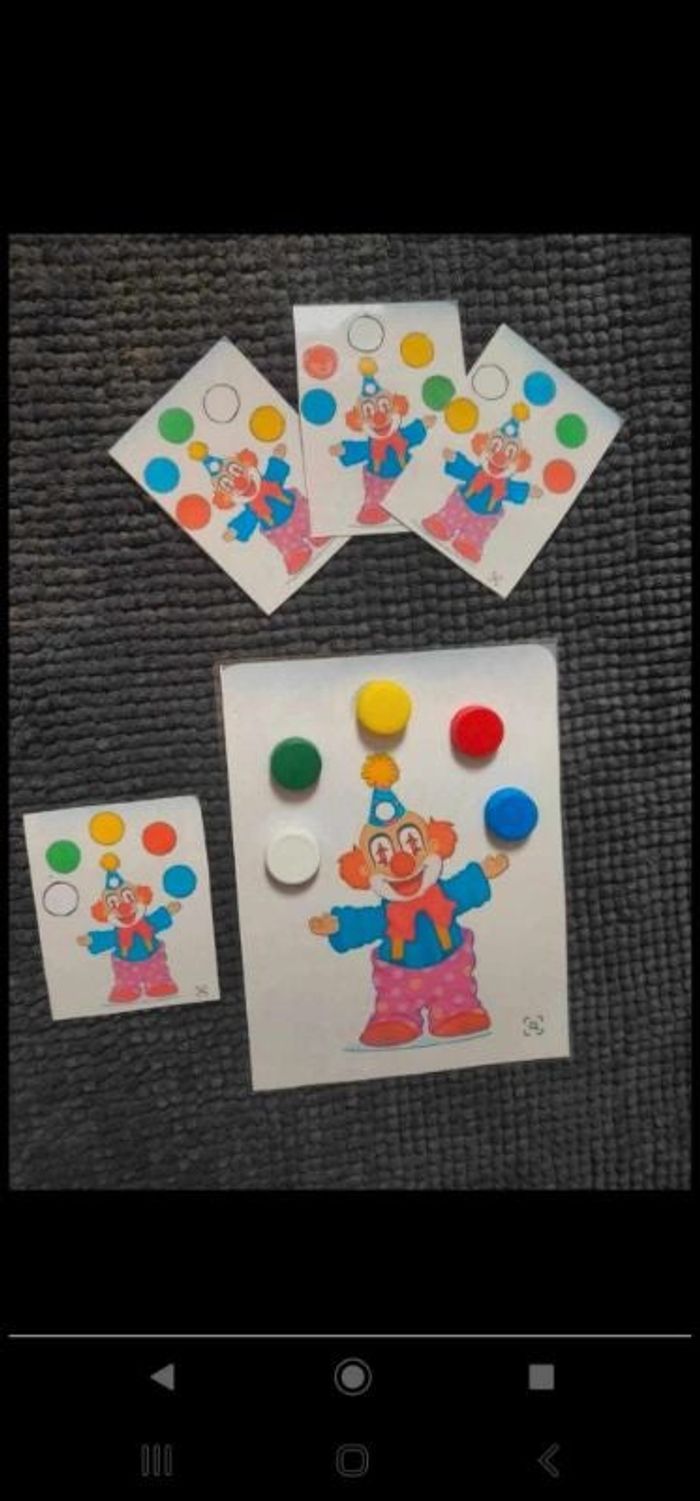 Jeu de bouchons de couleurs clown montessori