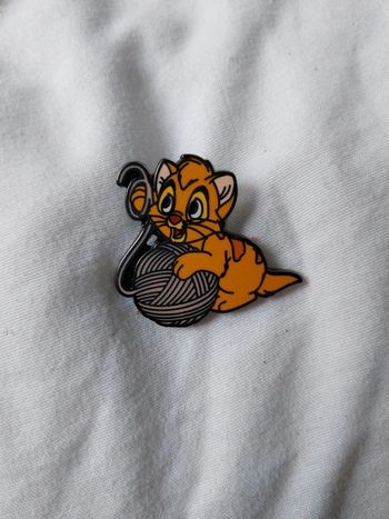 Pins Disney rare chat Oliver