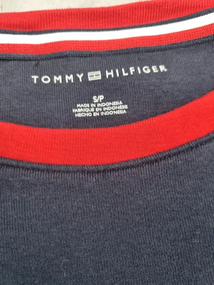 Sweat bleu marine Tommy Hilfiger – Taille S Femme (mesures en photos) - photo numéro 8