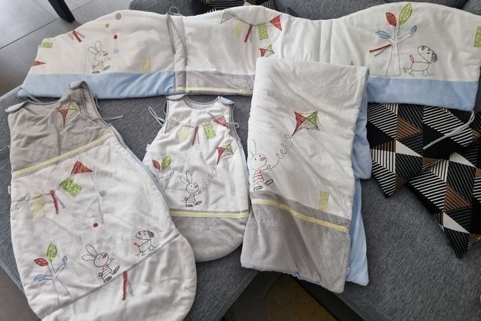 Ensemble 2 gigoteuses, 1 tour de lit et 1 couverture