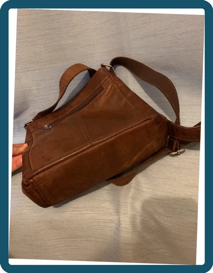 Très joli sac en  cuir à bandoulière couleur camel - photo numéro 6
