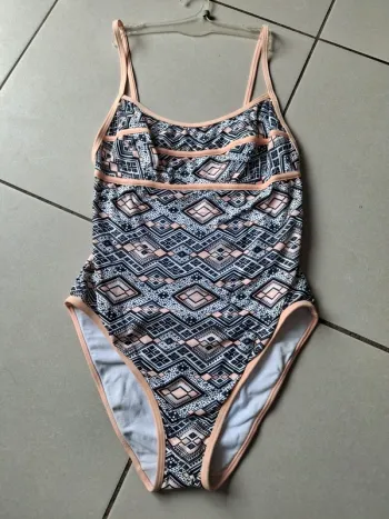 Maillot de bain une pièce femme T5 neuf