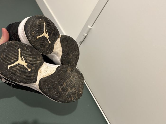 Chaussure Jordan 23 noir et blanche - photo numéro 9