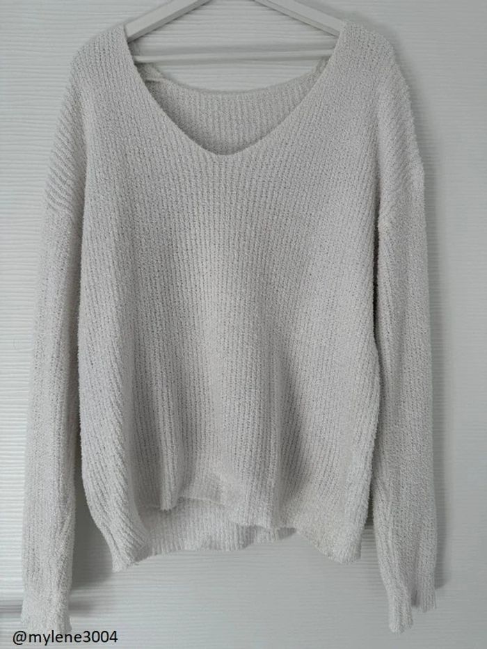 Pull d'hiver en maille blanc uni basique simple col V