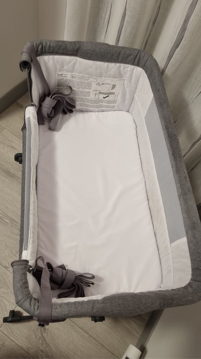 Cododo Nania + deux draps housse (blanc et gris) et une alèse - photo numéro 4