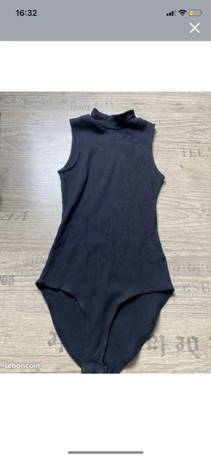 Body simple de couleur noir