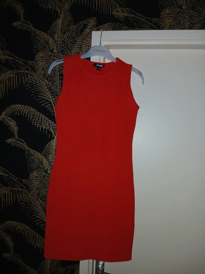 🩷 Jolie robe moulante rouge à découpes épaules taille Xs. - photo numéro 2