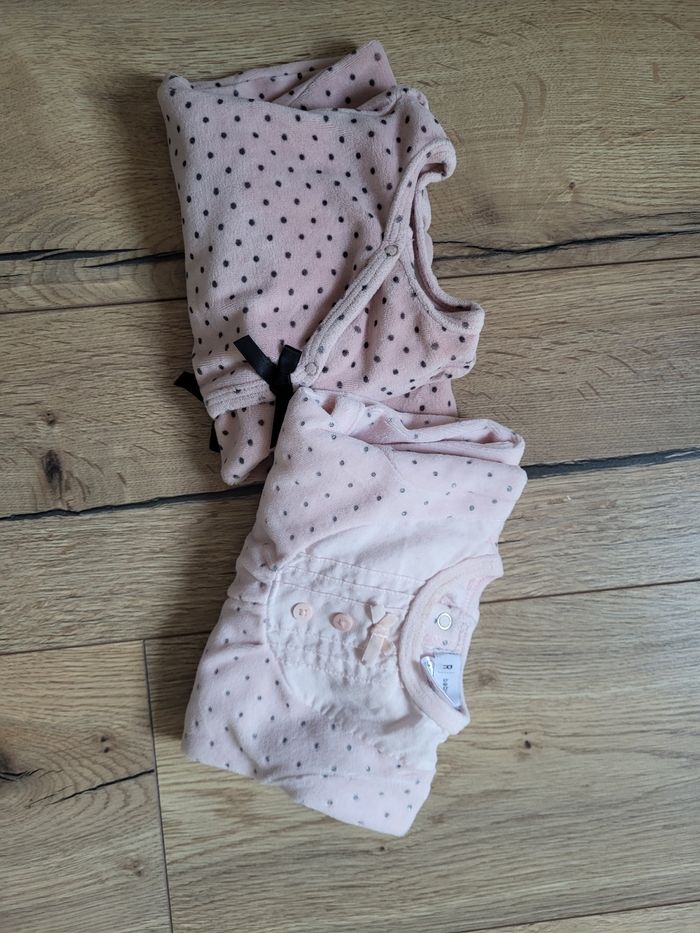 Lot pyjamas velours taille 1 mois