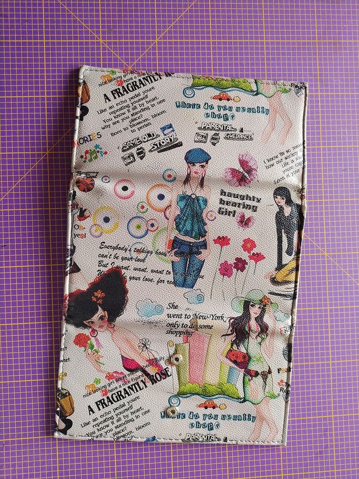 Porte feuille gris clair dessin de mode - photo numéro 2