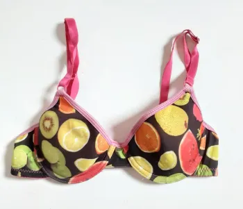 Soutien gorge avec des fruits