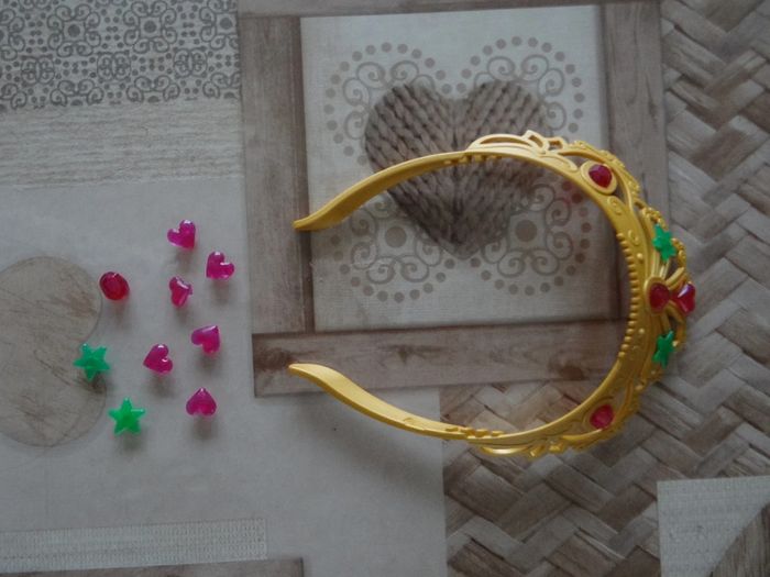 couronne avec accessoires