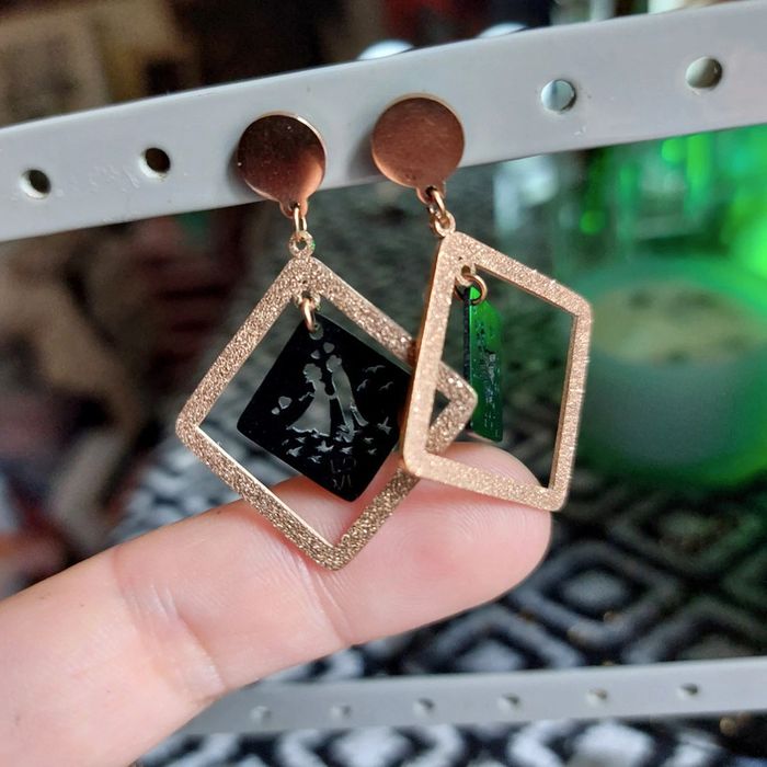 Magnifiques boucles d'oreilles neuves acier - photo numéro 2