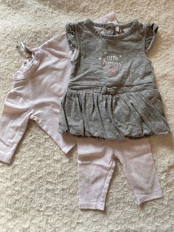 Ensemble robe tee shirt legging