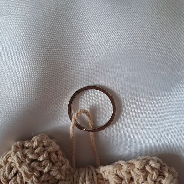 Porté clé ou breloque de sac, petit nœud au crochet - photo numéro 3