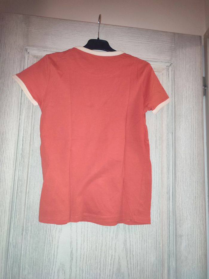 t-shirt orange et blanc - photo numéro 2