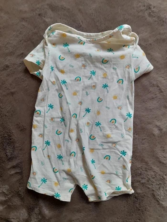 Combinaison short/ combishort - Pyjama - Kiabi - Taille 24 - photo numéro 2