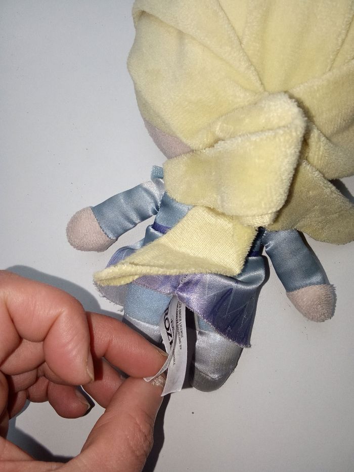 Petite peluche reine des neige 2 , doudou, fille, Disney - photo numéro 4