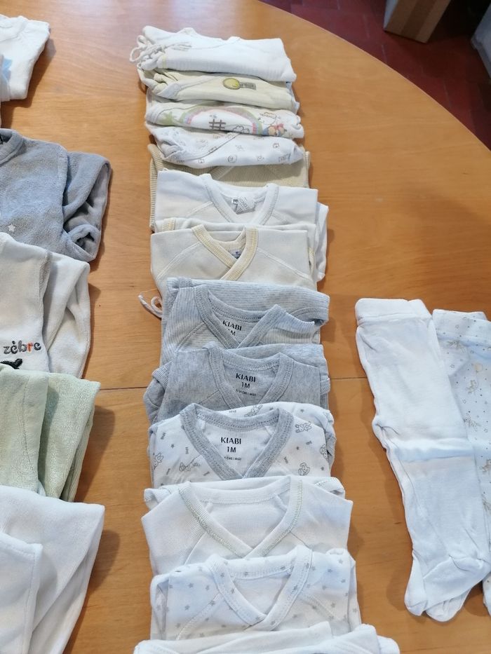 Gros Lot de vêtements garçon taille 1 mois - photo numéro 3