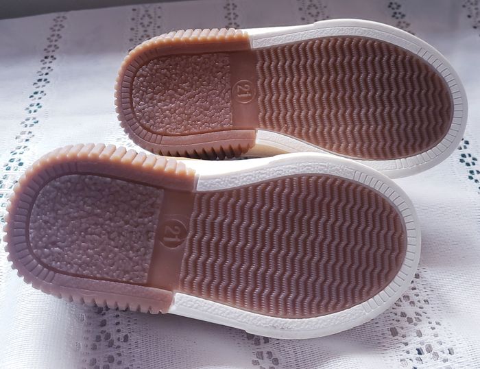 Baskets neuves à scratchs T21 - photo numéro 3