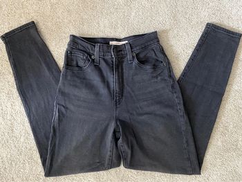 Jean High waisted mom jean fuselé Levi’s 🌻