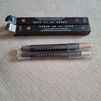 2 fards à paupières+ applicateurs la crème de la cube