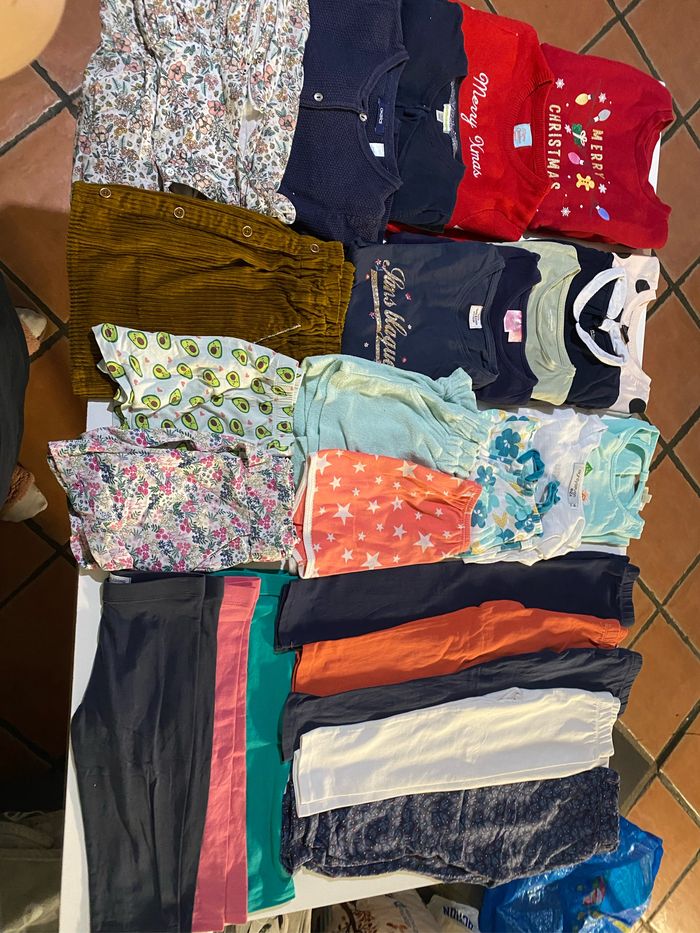 Lot de 26 vêtements fille taille 6 ans plusieurs marques - photo numéro 3