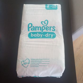 Couches pampers taille 2