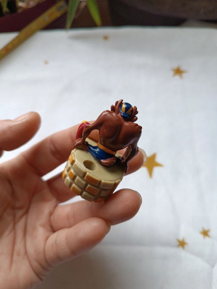 Petite small miniature figurine Looney Tunes toons Taz roller skating Warner assis mur wall sit - photo numéro 5