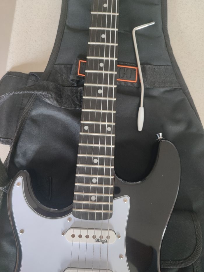 Guitare électrique pour gaucher - photo numéro 4