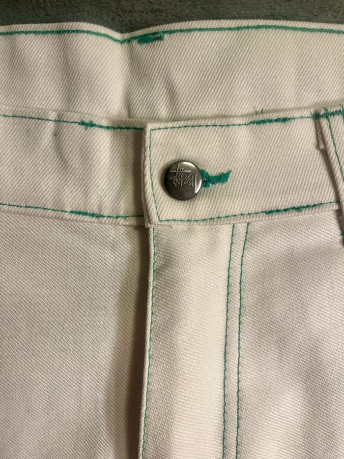 Short/Jort Stussy White Embroidered Green Forest Big Logo Back – Taille L - photo numéro 6