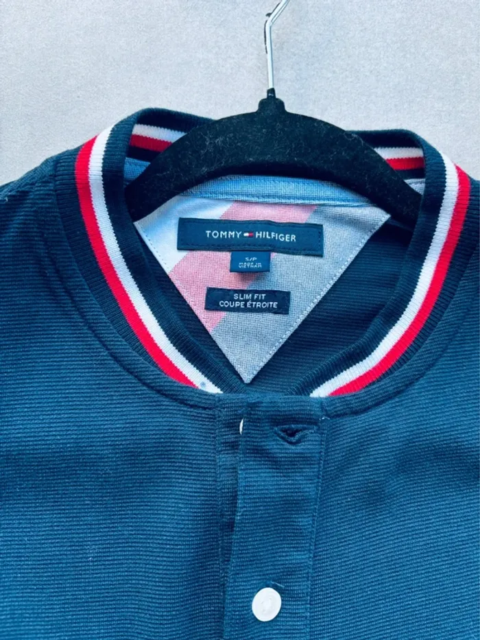 Magnifique t-shirt polo manches longues Tommy Hilfiger neuf - photo numéro 3