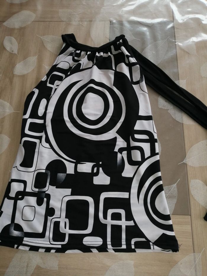 Haut fluide noir et blanc