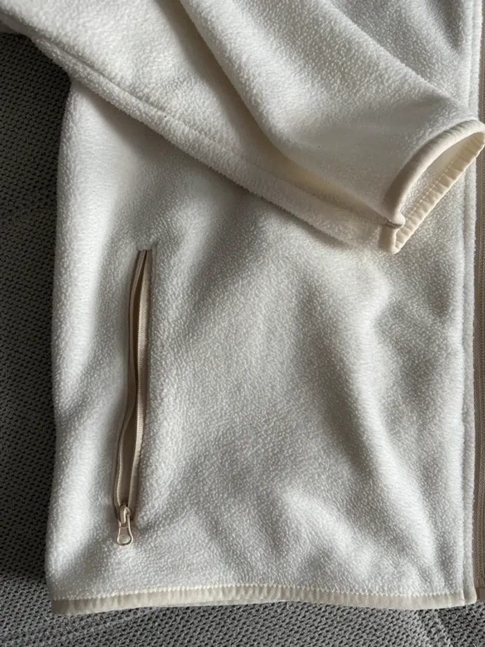 Veste polaire blanche avec poche beige - photo numéro 3
