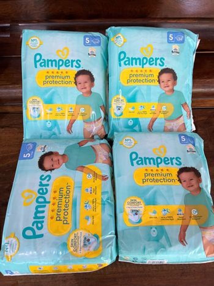 Couche taille 5 Premium Pampers : 136 couches (4*34)