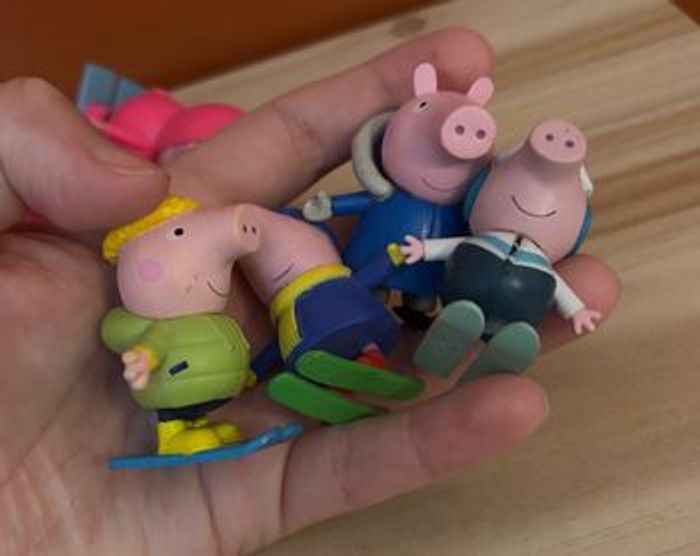 Peppa pig et Georges en hiver - photo numéro 9