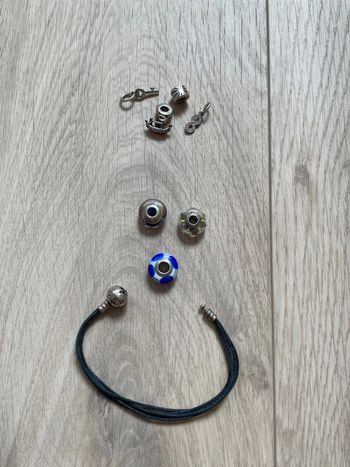 Bracelet et charm Pandora