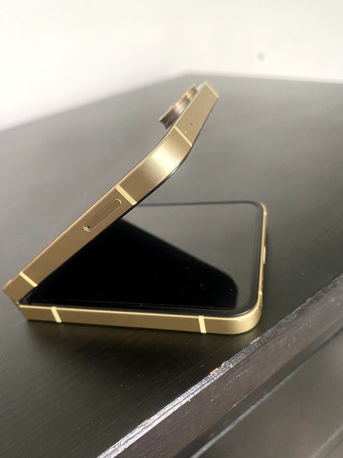 Samsung Galaxy Z Flip6 SM-F741B - 256 Go - jeaune (Déverrouillé)