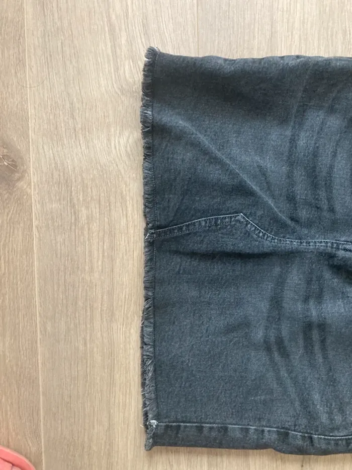 Jupe en jean grise - photo numéro 2