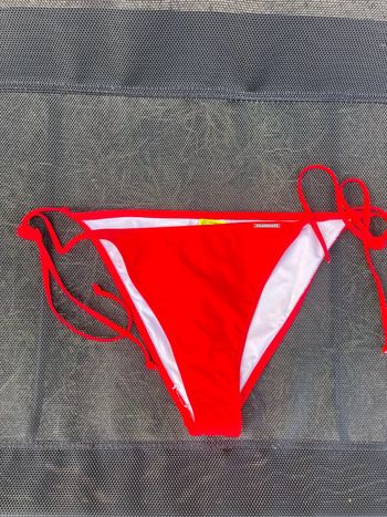 Bas de maillot de bain rouge taille S