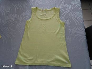 T-shirt sans manches
 Débardeur taille 38